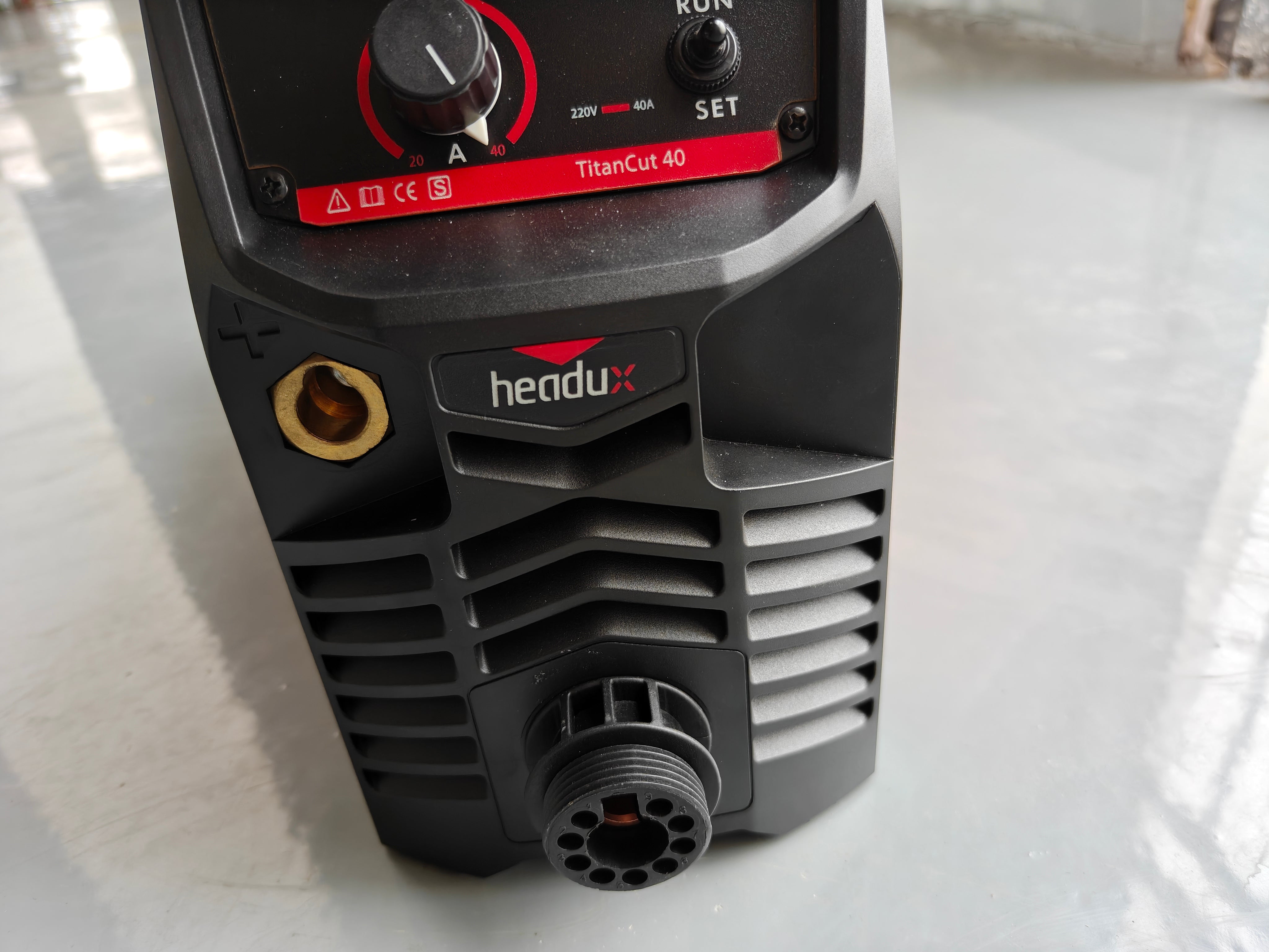 Headux TitanCut 40 PFC | Inverter Plasmaschneider 40A | Pilotzündung | 110V & 230V | Schneidet Stahl, Edelstahl, Aluminium