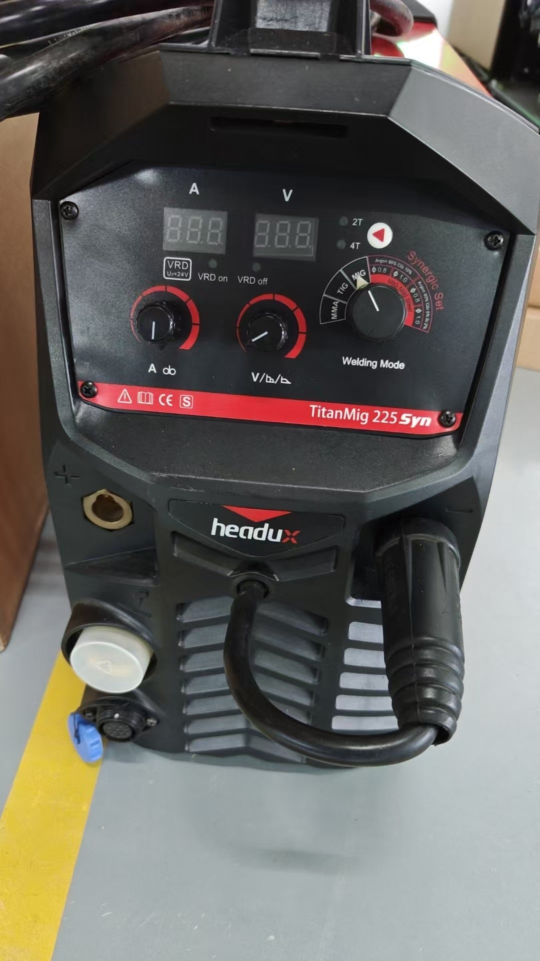 headux Titan MIG225 SYN PFC welder digital inverter welding