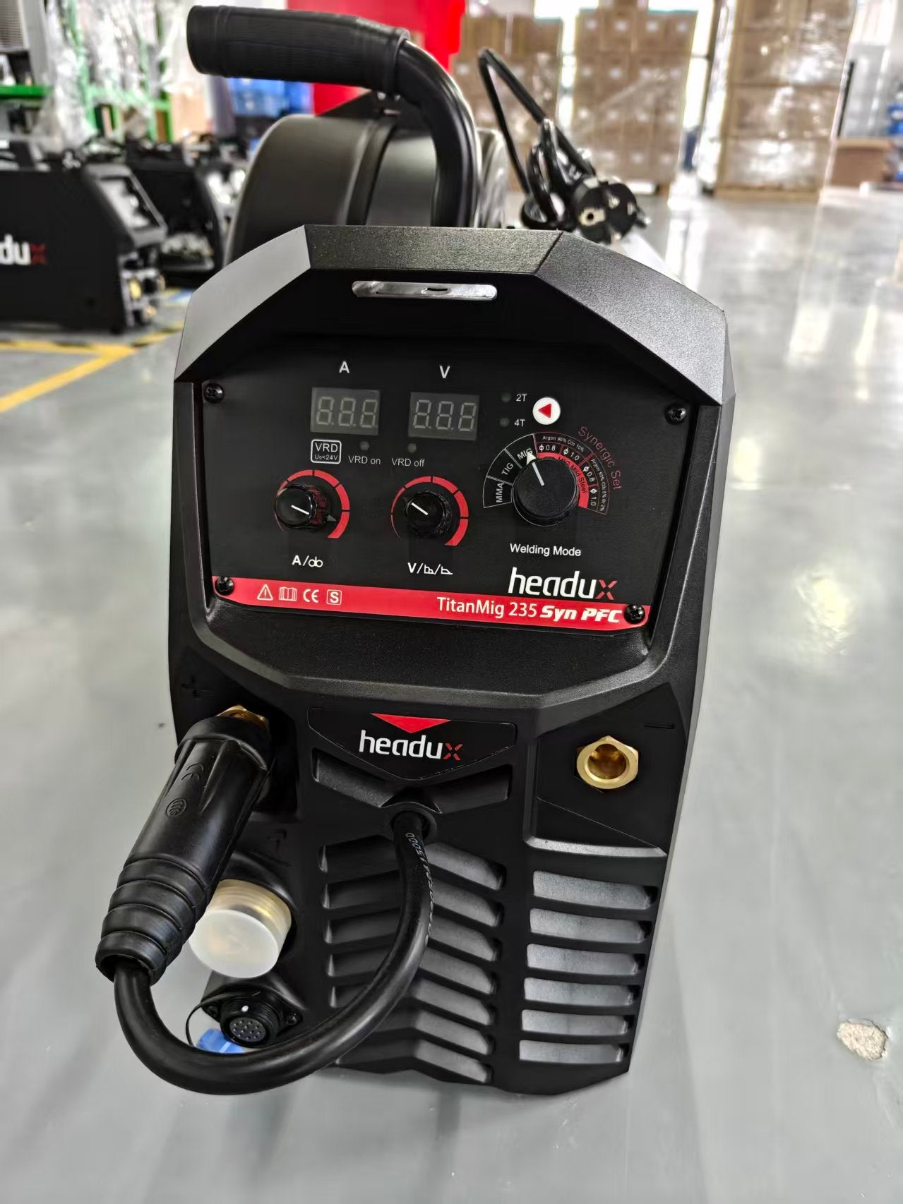 Headux TitanMig 235 Syn PFC | 4-in-1 MIG-Schweißgerät 235A | Dual 110V/230V | CE-zertifiziert