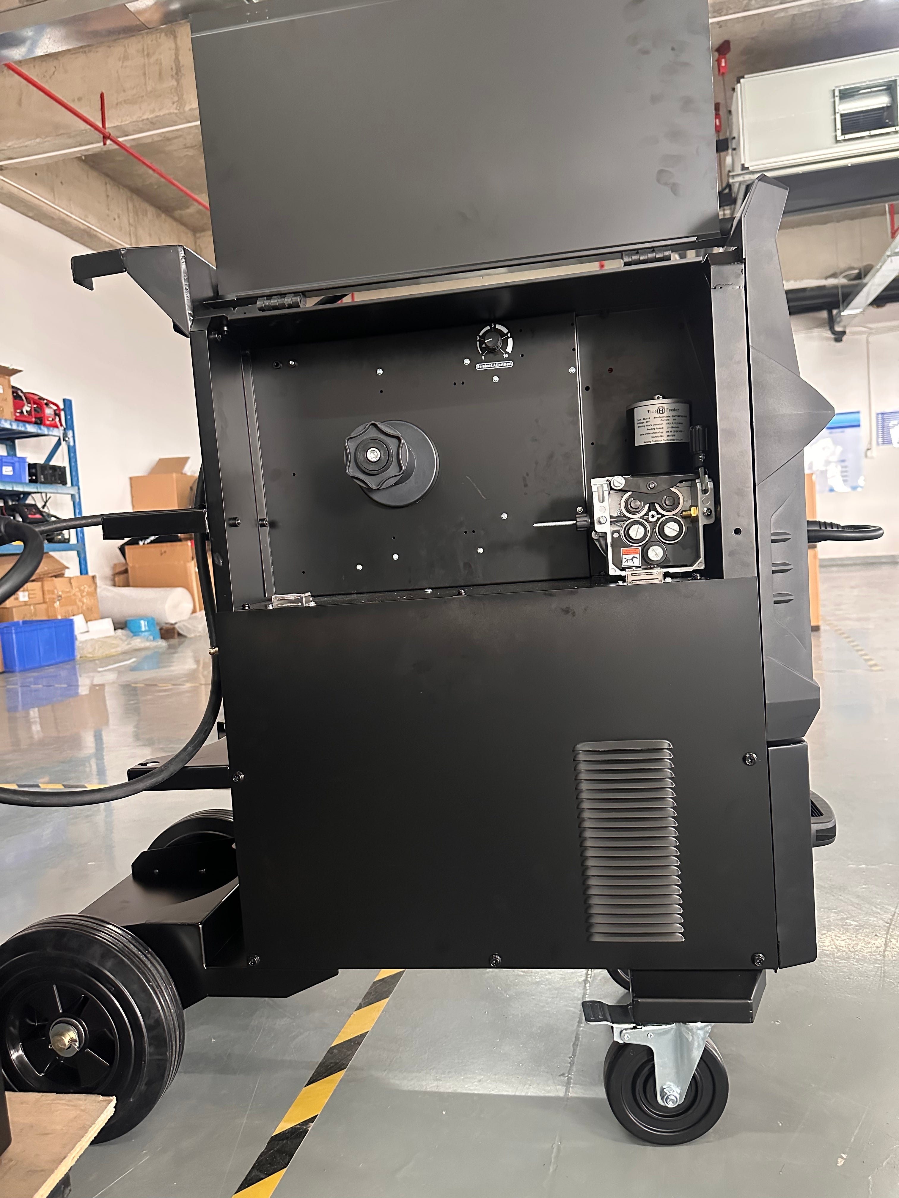 Headux TitanMig MC Serie | MIG TIG MMA Schweißgerät | 250A–400A | 230V & 400V | CE