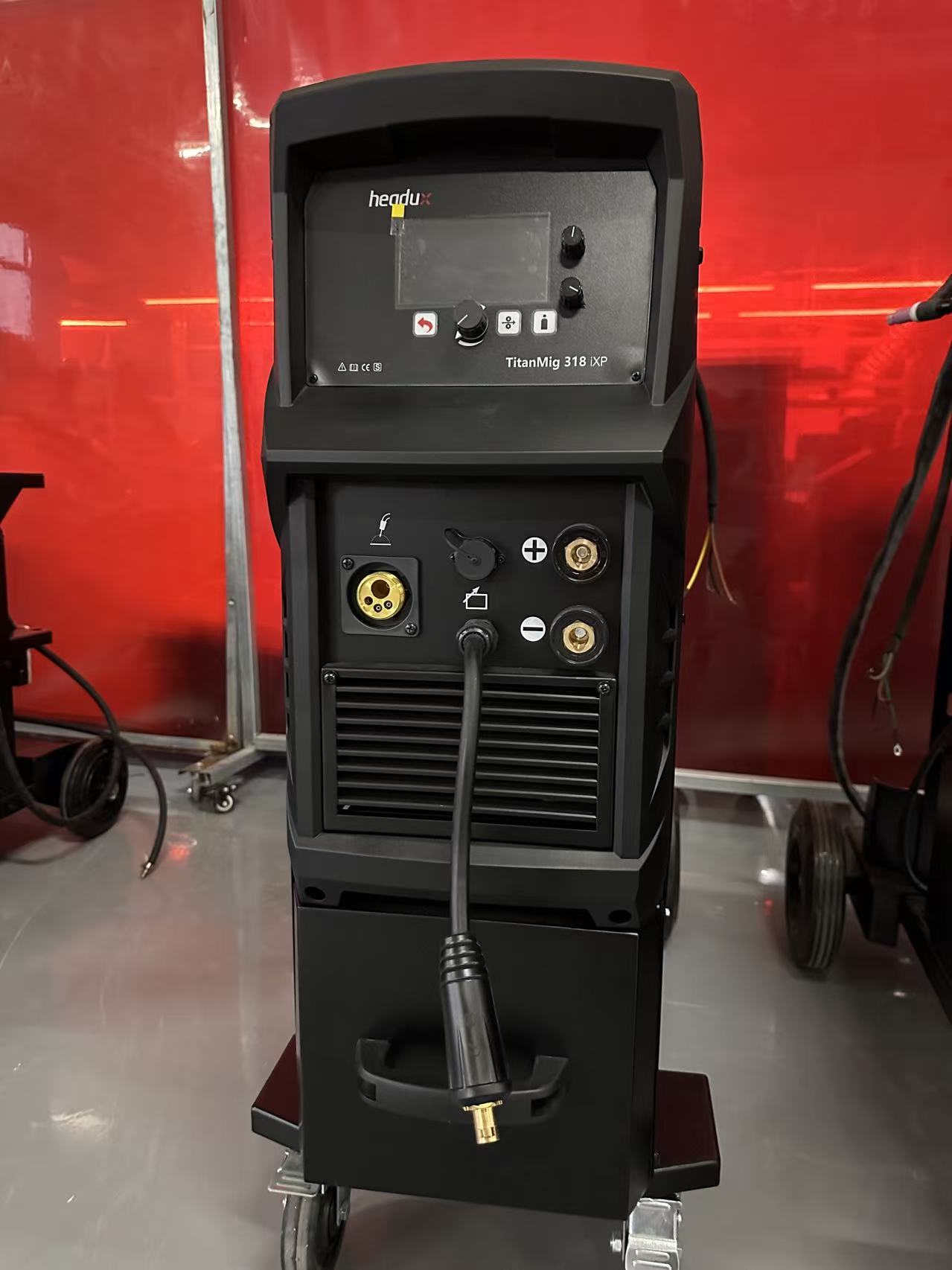 Headux TitanMig 318 iXP | Doppel Impuls MIG Schweißgerät | 300A | 3-Phasen 400V | CE