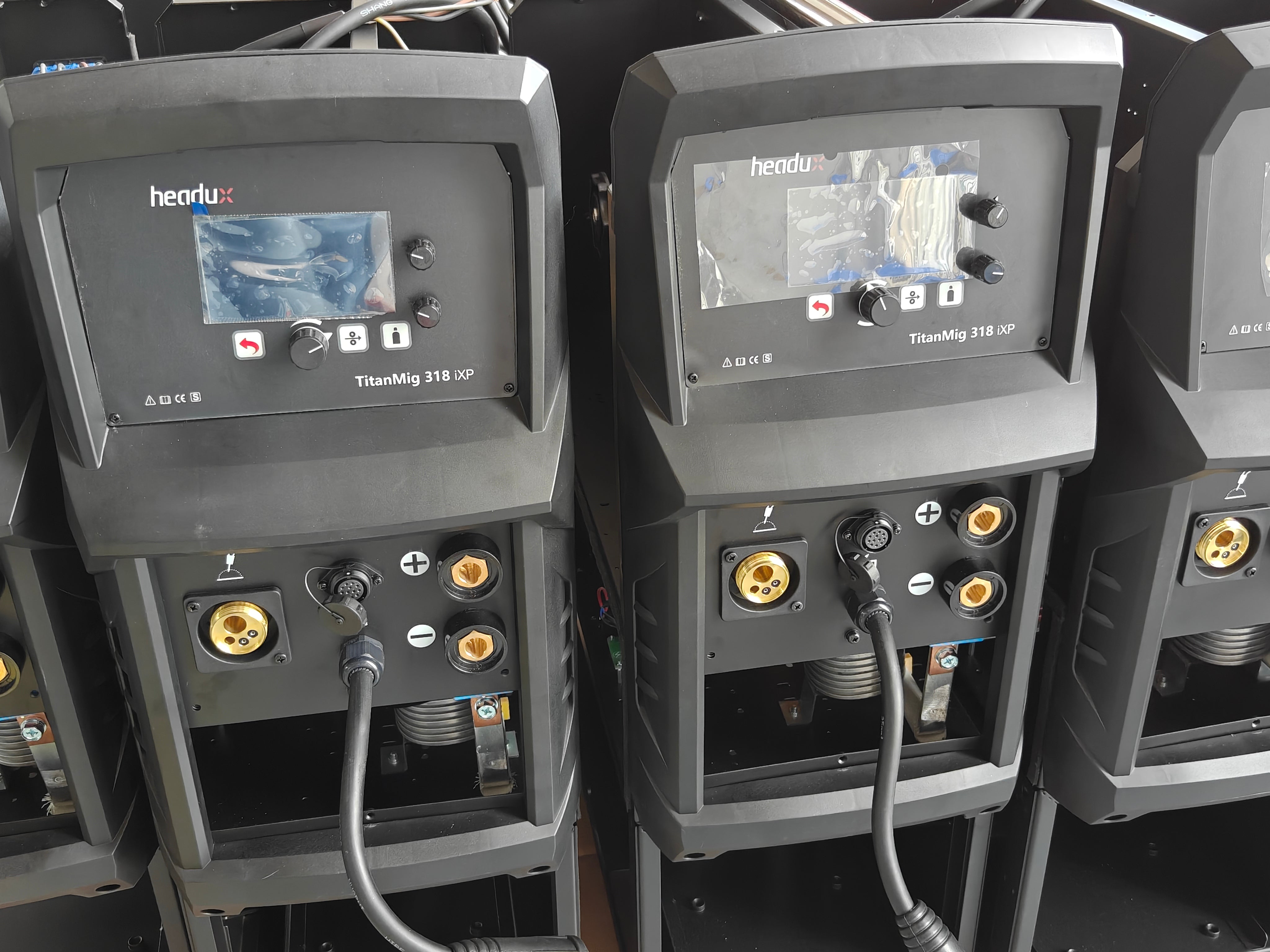 Headux TitanMig 318 iXP | Doppel Impuls MIG Schweißgerät | 300A | 3-Phasen 400V | CE