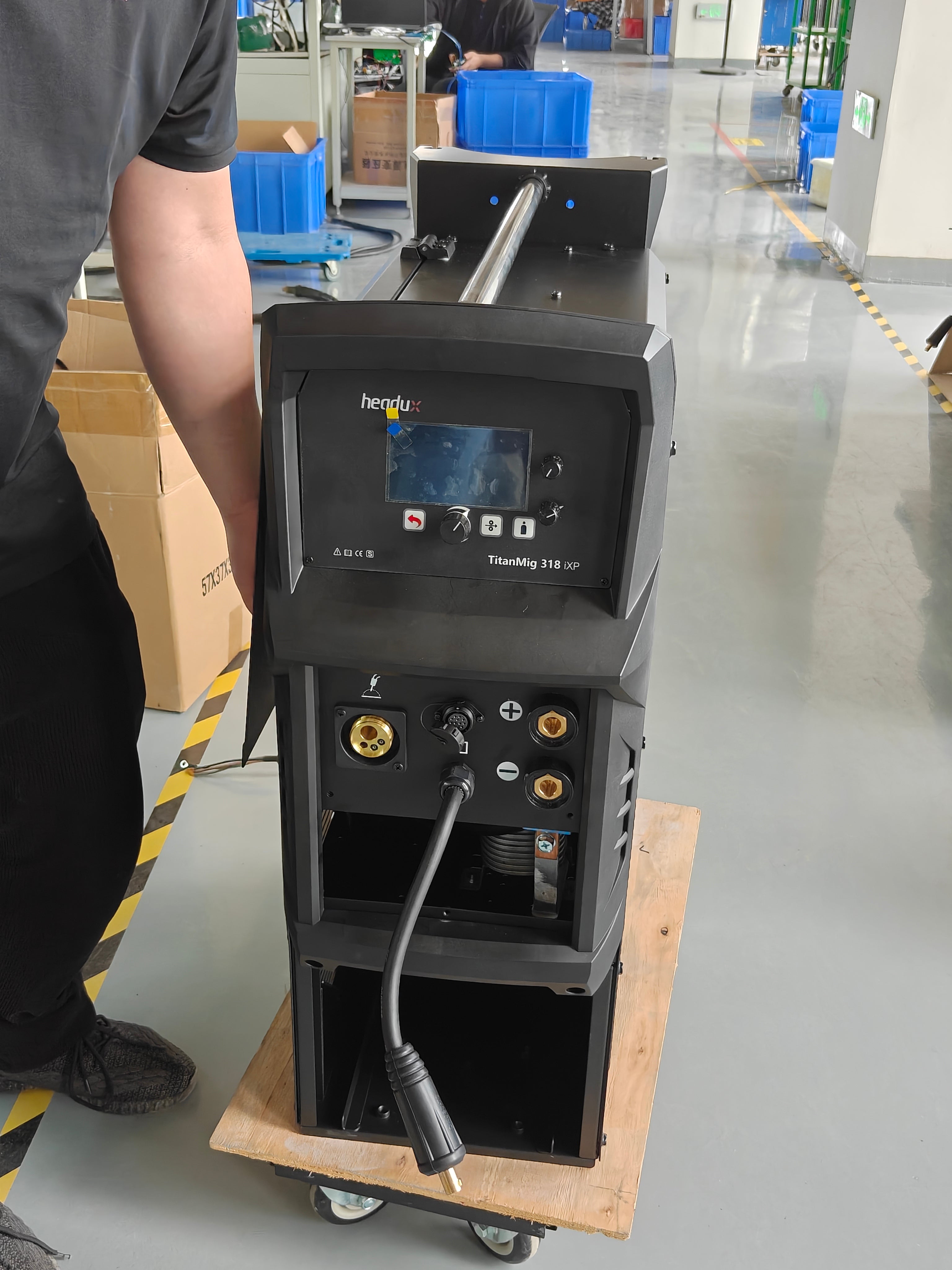 TitanMig 318 iXP | 8-in-1 Double Pulse MIG Welder 300A | Headux