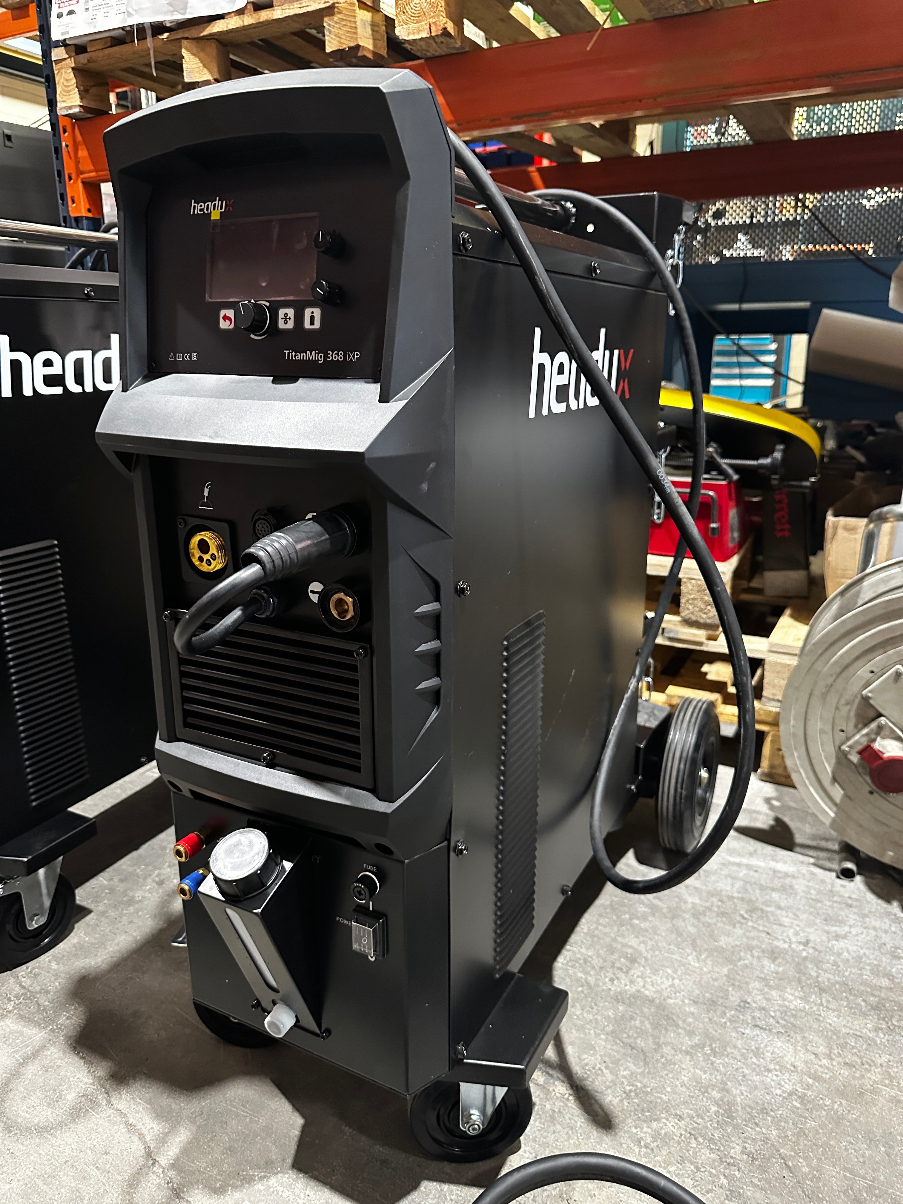 Headux TitanMig 368 iXP | 8-in-1 MIG MAG WIG E-Hand Schweißgerät | Doppelpuls | 350A Wasserkühlung | Aluminiumfähig | 3-Phasen 400V Schweißen
