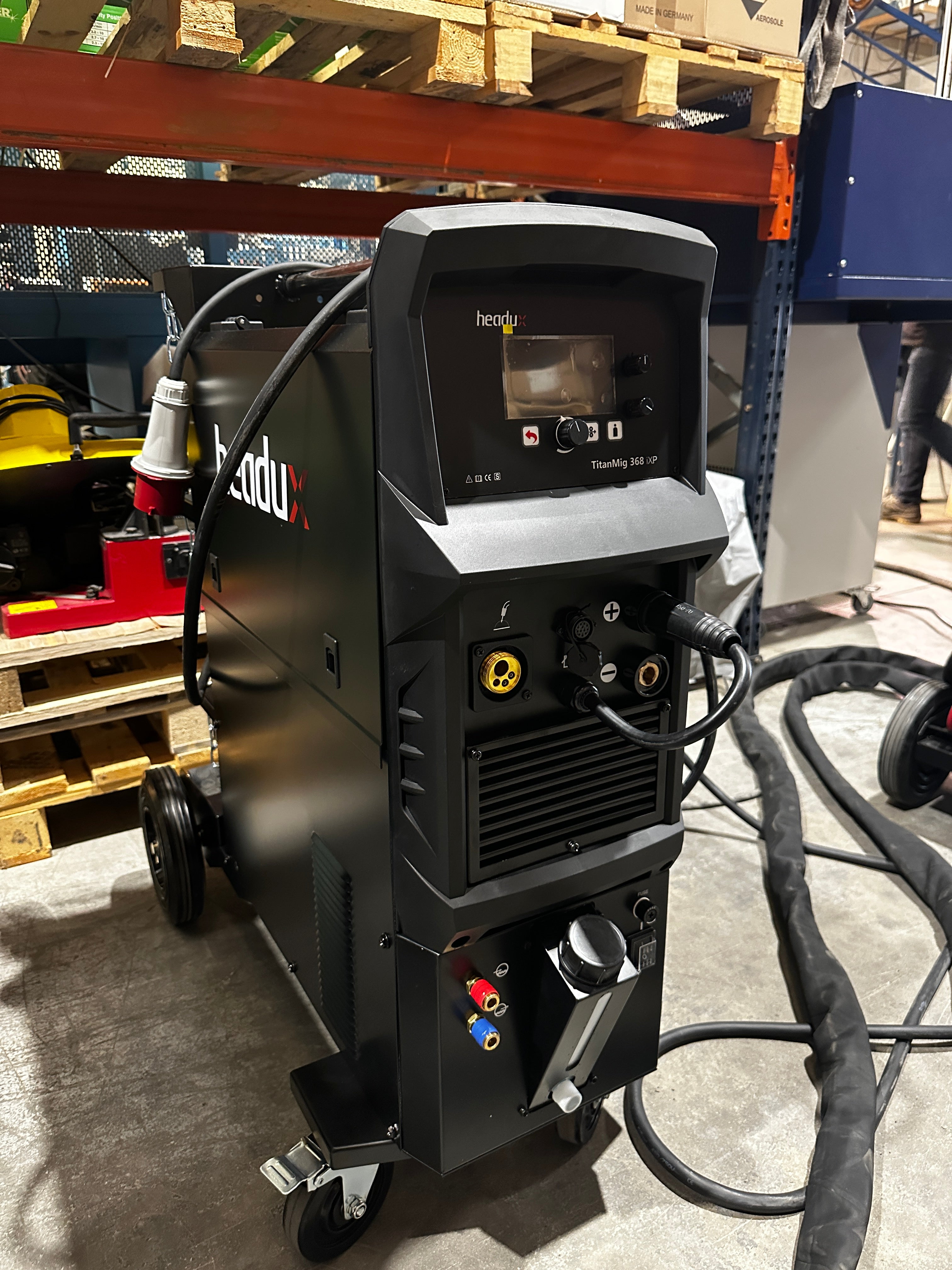 Headux TitanMig 368 iXP | 8-in-1 MIG MAG WIG E-Hand Schweißgerät | Doppelpuls | 350A Wasserkühlung | Aluminiumfähig | 3-Phasen 400V Schweißen