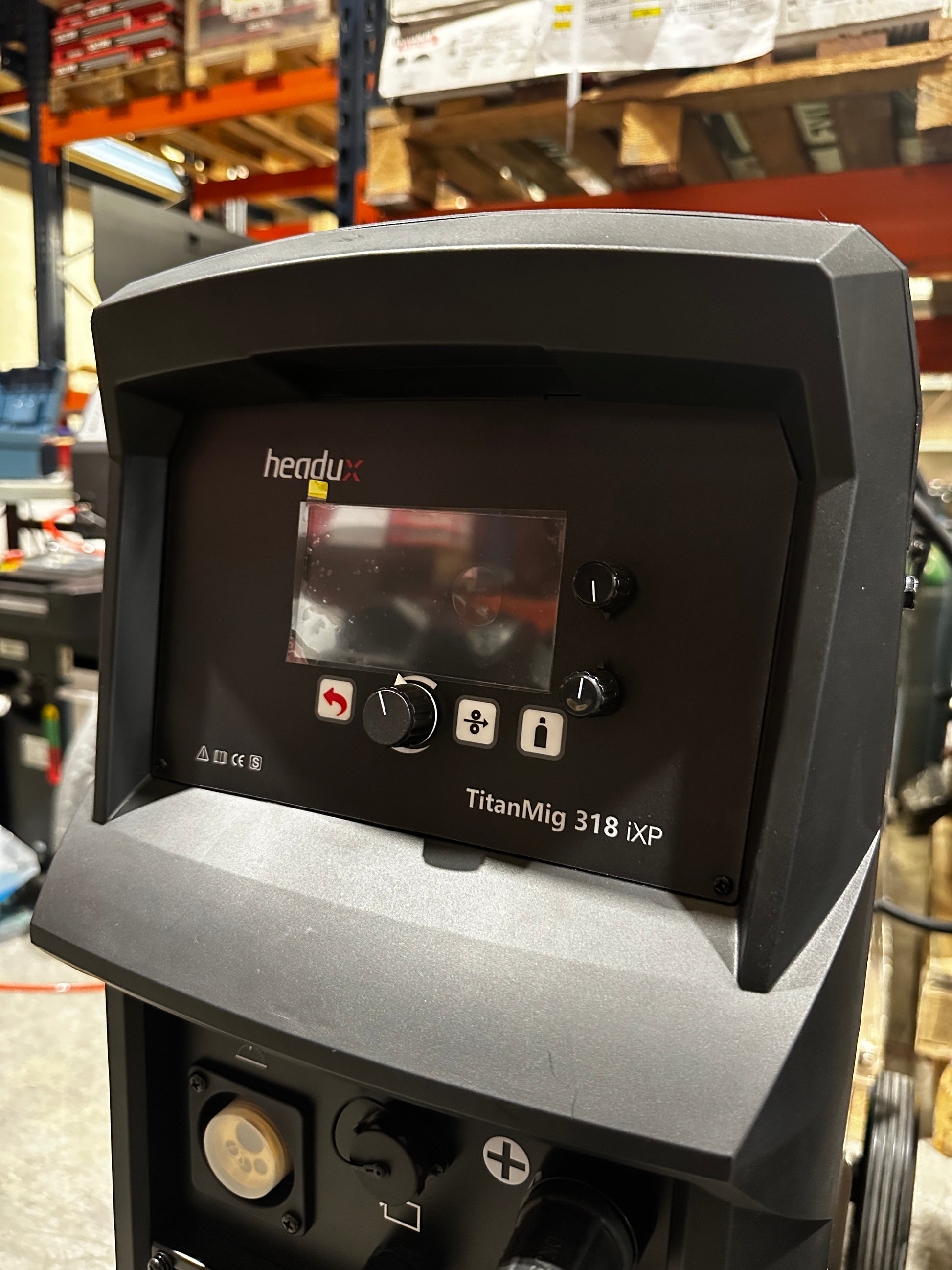 Headux Titan MIG318IXP aluminum welder industry